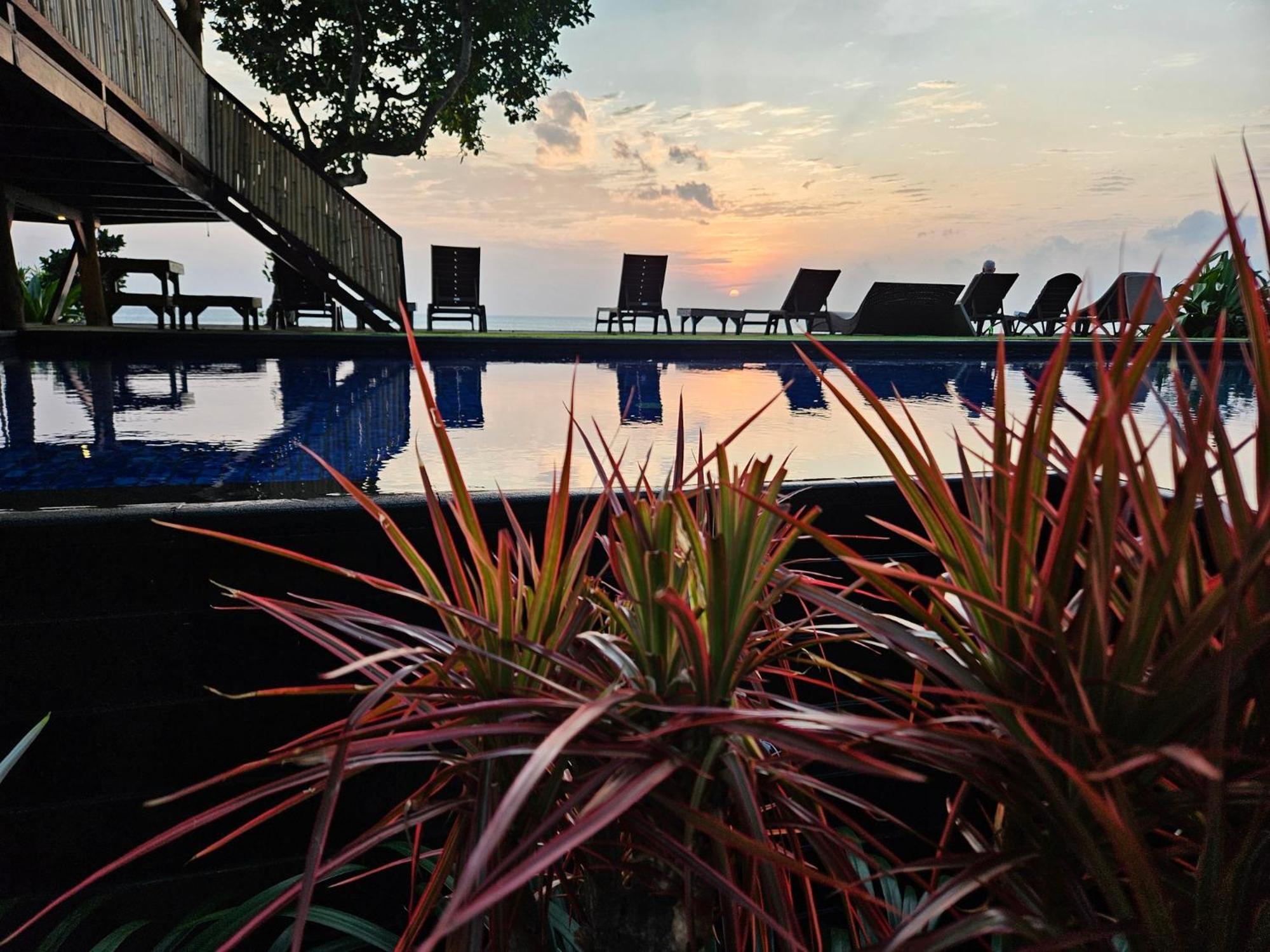 Sunsethouse Lombok Hotel Mangsit Exterior photo